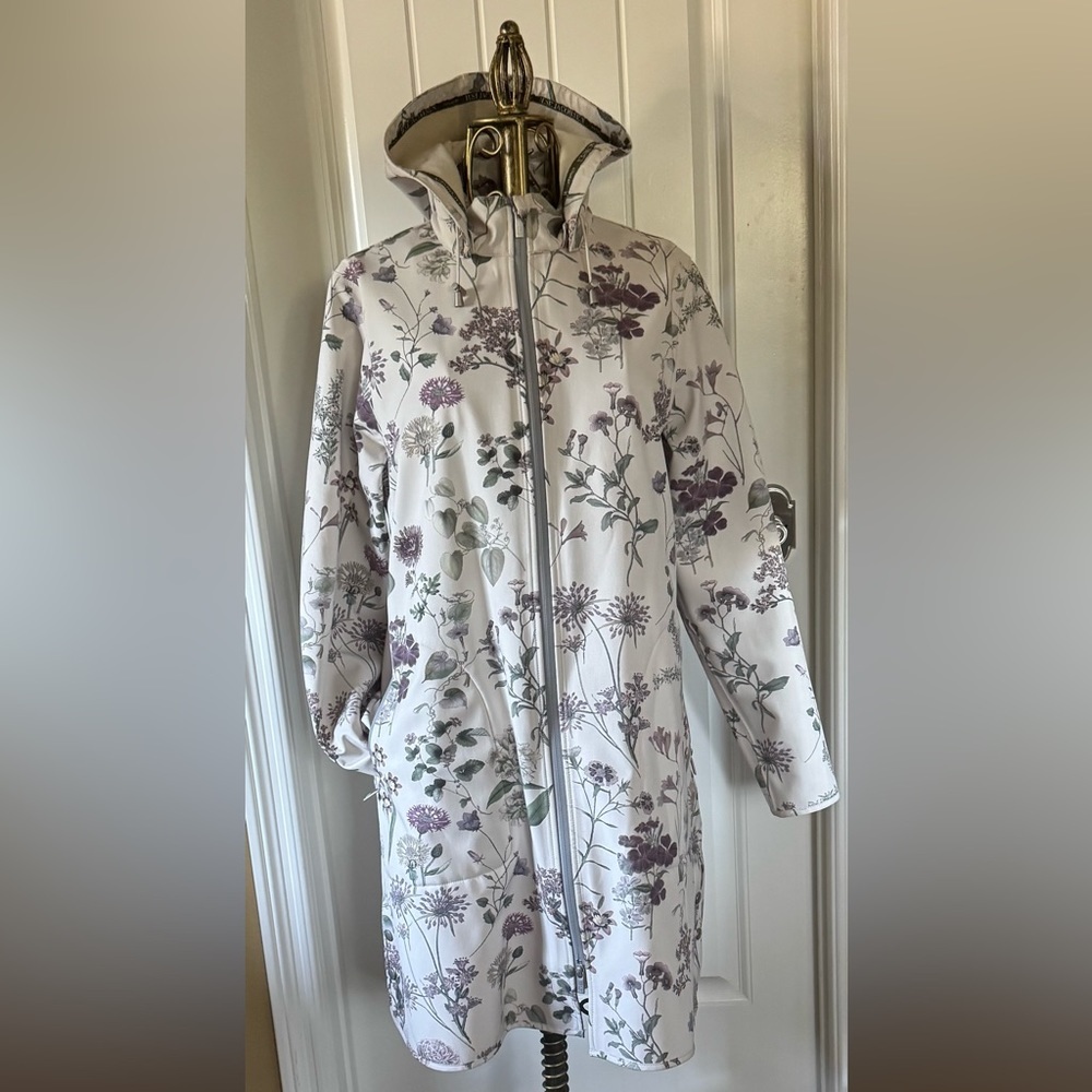 Beautiful Ilse Jacobsen Floral Raincoat- Size 12